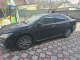 Toyota Camry 2014 года за 10 100 000 тг. в Алматы – фото 2