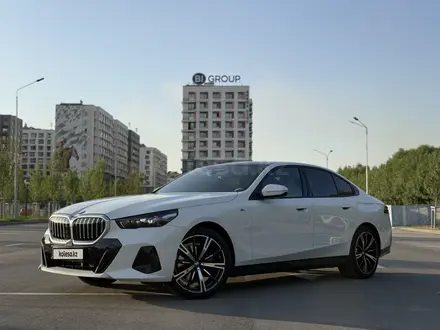 BMW 530 2025 года за 38 800 000 тг. в Алматы – фото 4