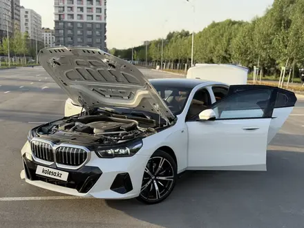 BMW 530 2025 года за 38 800 000 тг. в Алматы – фото 18