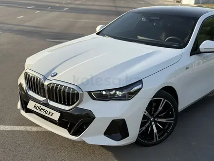 BMW 530 2025 года за 38 800 000 тг. в Алматы – фото 2