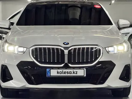 BMW 530 2025 года за 38 800 000 тг. в Алматы – фото 23