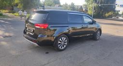 Kia Carnival 2016 года за 9 900 000 тг. в Алматы – фото 3