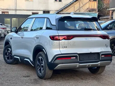 BYD Yuan Up Leading 2025 года за 7 550 000 тг. в Алматы – фото 3