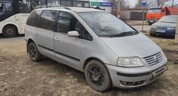 Volkswagen Sharan 2003 года за 2 500 000 тг. в Уральск – фото 2