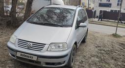 Volkswagen Sharan 2003 годаүшін2 500 000 тг. в Уральск