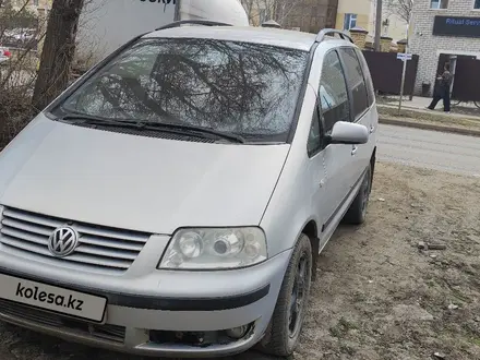 Volkswagen Sharan 2003 года за 2 400 000 тг. в Уральск