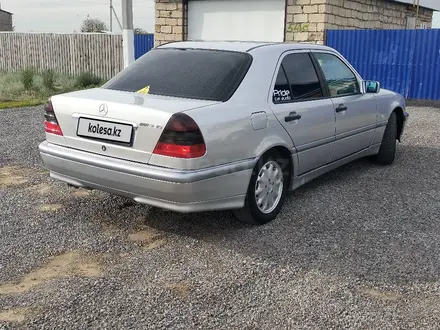 Mercedes-Benz C 240 1998 года за 2 600 000 тг. в Актобе – фото 2