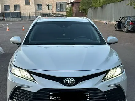 Toyota Camry 2021 года за 15 500 000 тг. в Караганда