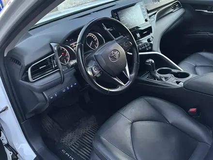 Toyota Camry 2021 года за 15 500 000 тг. в Караганда – фото 5