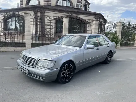 Mercedes-Benz S 320 1996 года за 2 900 000 тг. в Атырау – фото 2