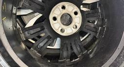 Диски оригинальные Тойота Лексус с зимней резиной Pirelli за 750 000 тг. в Караганда – фото 4