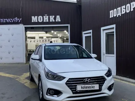 Hyundai Accent 2018 года за 6 900 000 тг. в Атырау