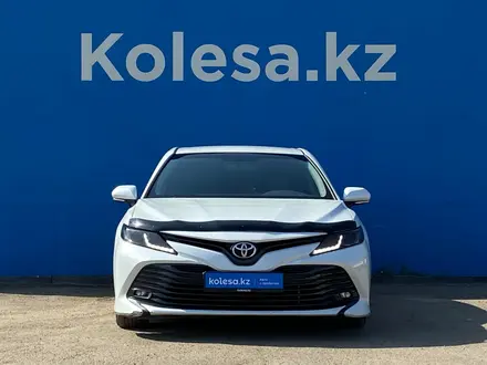 Toyota Camry 2018 года за 10 470 000 тг. в Алматы – фото 2