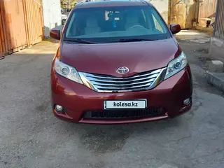 Toyota Sienna, 2010