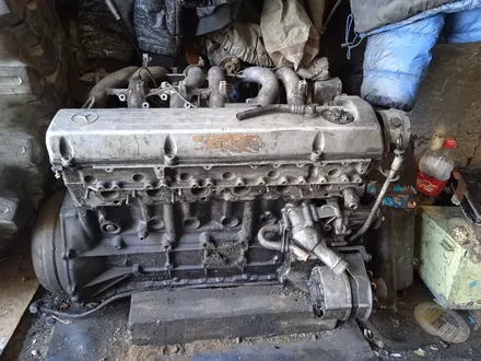 Двигатель 110 на Мерседес с механической коробкой. за 350 000 тг. в Сарань – фото 3
