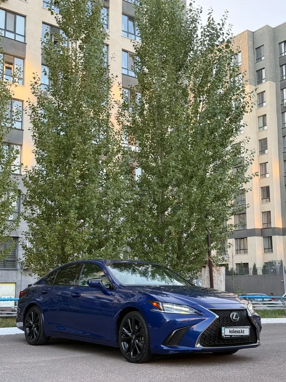 Lexus ES, 2022