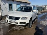 Volkswagen Touareg 2005 года за 4 200 000 тг. в Астана – фото 2
