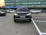 Land Rover Range Rover 2022 года за 69 500 000 тг. в Алматы – фото 2