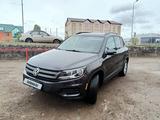 Volkswagen Tiguan 2016 года за 8 200 000 тг. в Актобе