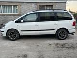 SEAT Alhambra 2001 года за 2 400 000 тг. в Шымкент – фото 4