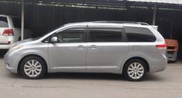 Toyota Sienna 2014 года за 13 500 000 тг. в Алматы