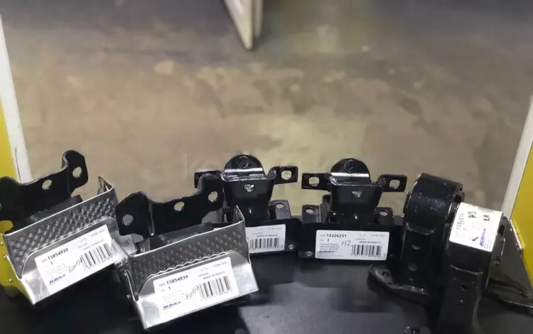 Подушки двигателя за 777 тг. в Алматы