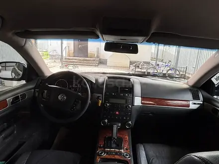 Volkswagen Touareg 2005 года за 5 258 000 тг. в Караганда – фото 14