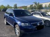 Volkswagen Touareg 2005 года за 5 258 000 тг. в Караганда