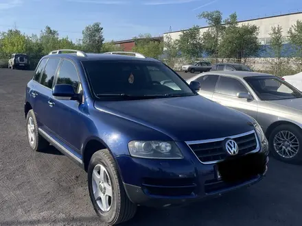 Volkswagen Touareg 2005 года за 5 258 000 тг. в Караганда – фото 2