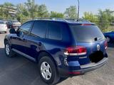 Volkswagen Touareg 2005 года за 5 258 000 тг. в Караганда – фото 2