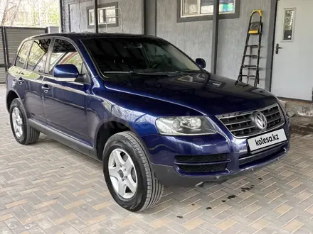 Volkswagen Touareg 2005 года за 5 258 000 тг. в Караганда