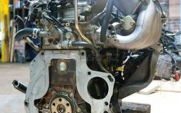 Мазда Mazda двигатель в сборе с коробкой двс акпп за 130 000 тг. в Караганда