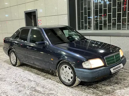 Mercedes-Benz C 180 1995 года за 1 250 000 тг. в Павлодар – фото 2