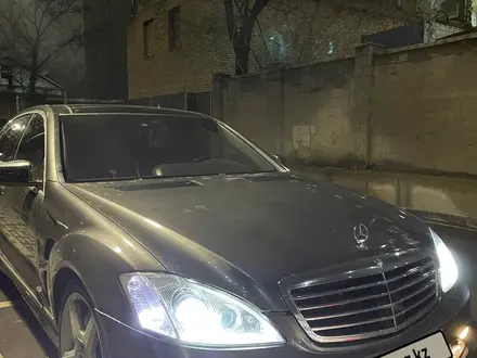 Mercedes-Benz S 65 AMG 2007 года за 7 500 000 тг. в Алматы – фото 2