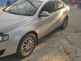 Volkswagen Passat 2005 годаfor3 000 000 тг. в Атырау – фото 4