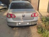 Volkswagen Passat 2005 годаfor3 000 000 тг. в Атырау – фото 5