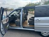 Kia Carnival 2002 года за 2 480 000 тг. в Актау – фото 5