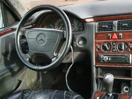 Mercedes-Benz E 230 1997 года за 1 650 000 тг. в Актау – фото 8