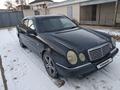 Mercedes-Benz E 200 1998 года за 2 800 000 тг. в Жанаозен