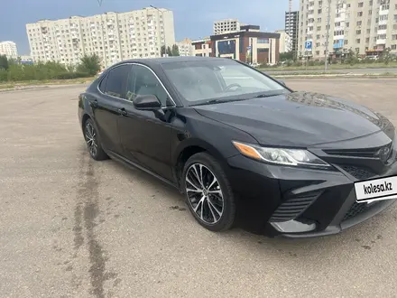 Toyota Camry 2020 года за 13 000 000 тг. в Астана