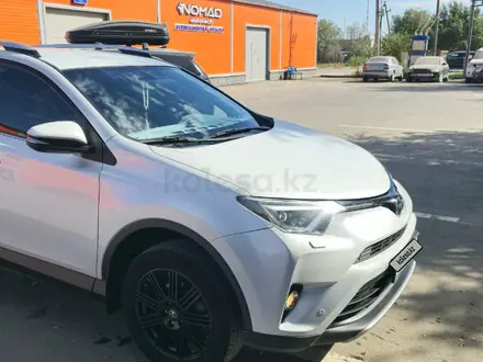 Toyota RAV4 2018 года за 14 000 000 тг. в Актобе – фото 20