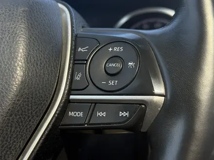 Toyota Camry 2022 года за 13 500 000 тг. в Актобе – фото 9