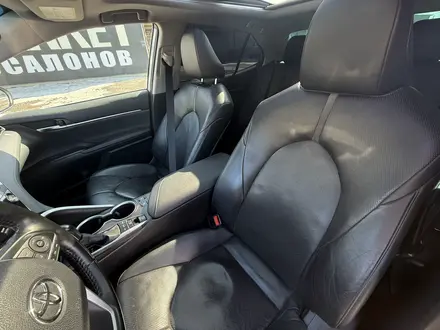 Toyota Camry 2022 года за 13 500 000 тг. в Актобе – фото 12