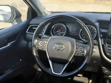 Toyota Camry 2022 года за 13 500 000 тг. в Актобе – фото 13