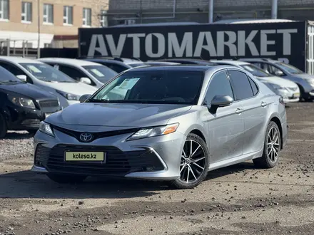 Toyota Camry 2022 года за 13 500 000 тг. в Актобе