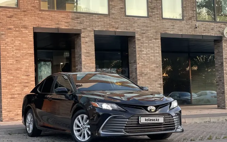 Toyota Camry 2022 года за 12 900 000 тг. в Жетысай