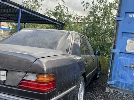 Mercedes-Benz E 260 1992 года за 1 150 000 тг. в Караганда