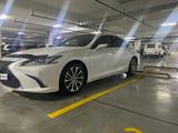 Lexus ES 250 2019 года за 23 700 000 тг. в Алматы – фото 2