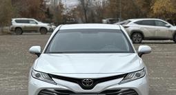 Toyota Camry 2018 годаfor13 600 000 тг. в Актобе – фото 5