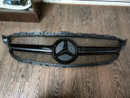 Решетка радиатора Mercedes w205 63 AMG черный за 90 000 тг. в Алматы